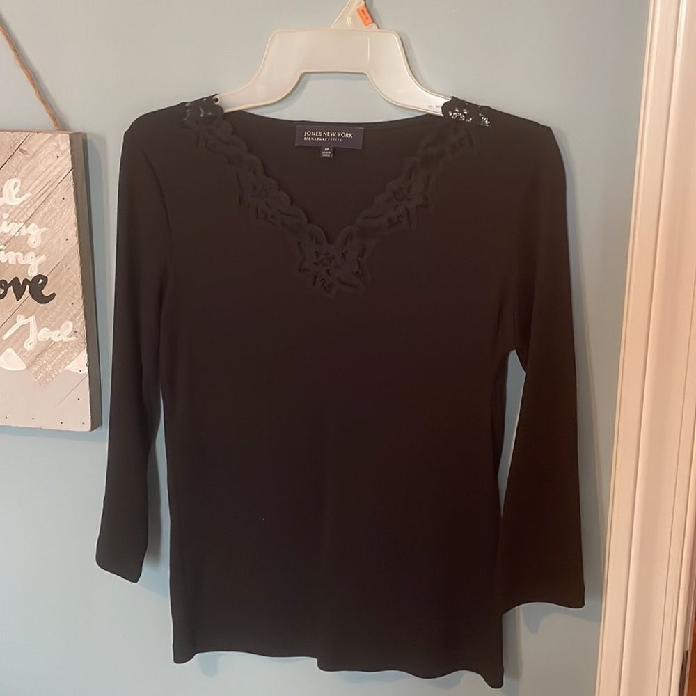 Bundle (3) New York Signature Petite Lace V-Neck Tops - PP-Good Condition - Picture 7 of 11